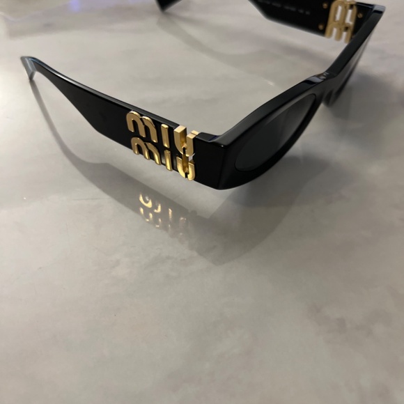 Miu miu oval sunglasses 54 mm - authentic